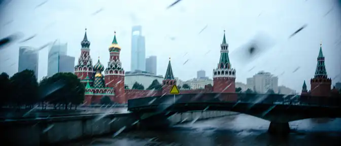 Штормовое предупреждение: жителей столицы и Подмосковья предупредили о сильных порывах ветра
