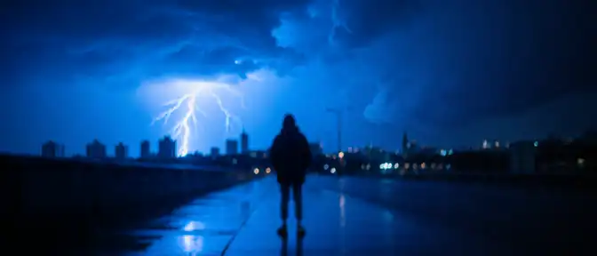 Ночная стихия в столице: Москва умылась ливнем под раскаты грома