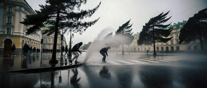 Сильный ветер и ливни прогнозируются в Москве в этот четверг